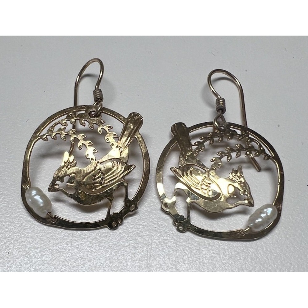Wild Bryde Vintage Chickadee Bird Filigree Dangle Earrings Gold Tone Pearl Sign
